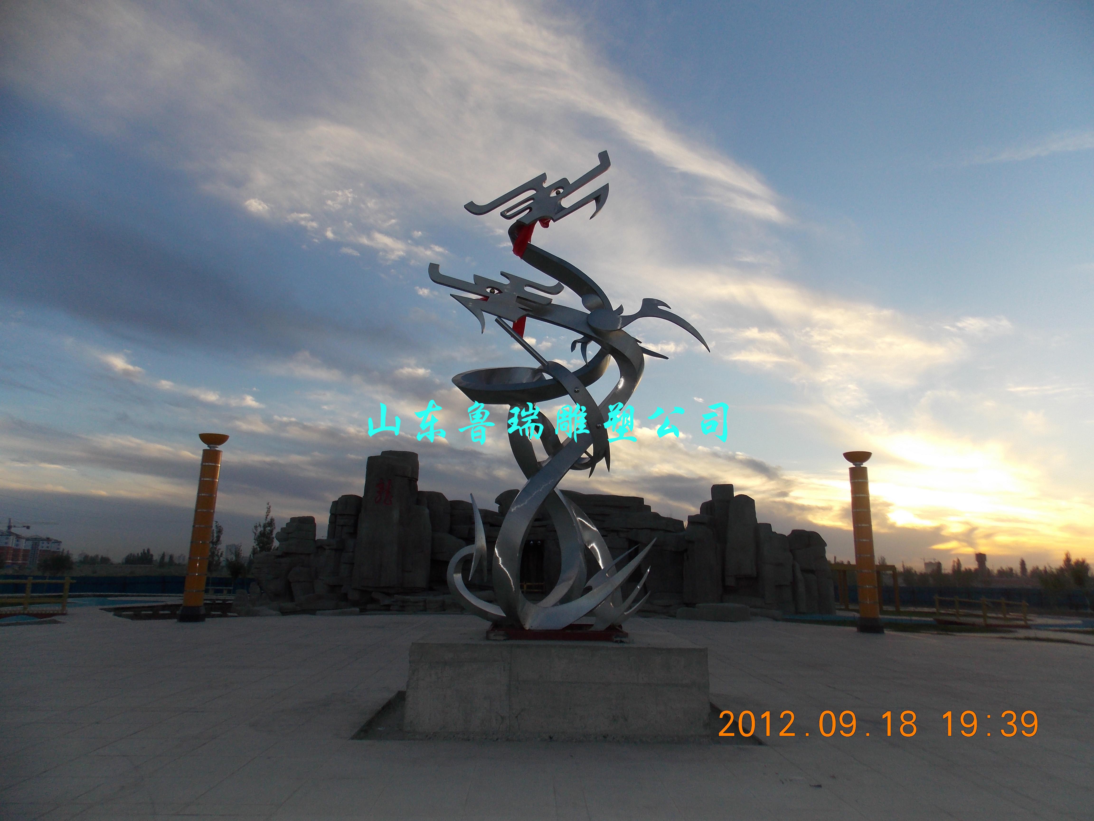 新疆不锈钢雕塑/不锈钢龙雕塑/双龙雕塑/校园雕塑/广场雕塑